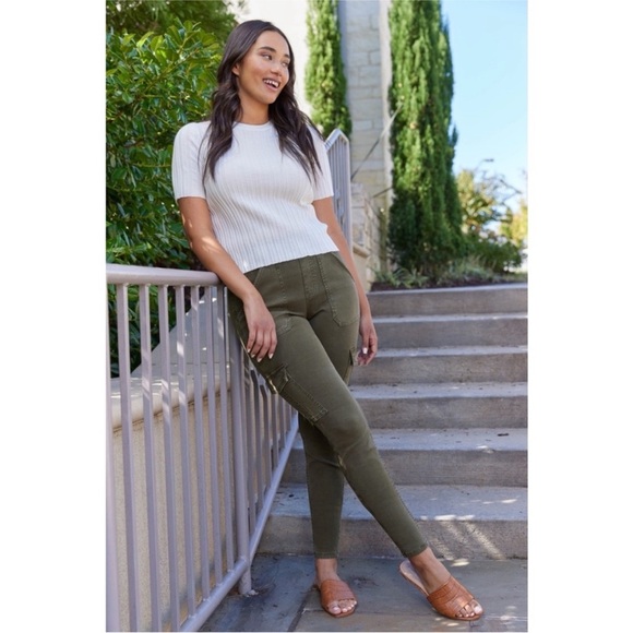 Spanx - Stretch Twill Ankle Cargo Pant Darkened Olive - Picture 5 of 15